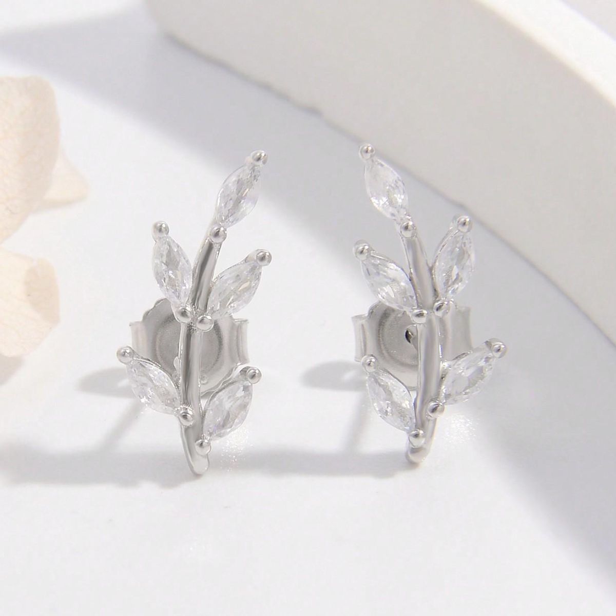 925 Sterling Silver Zircon Leaf Shape Earrings